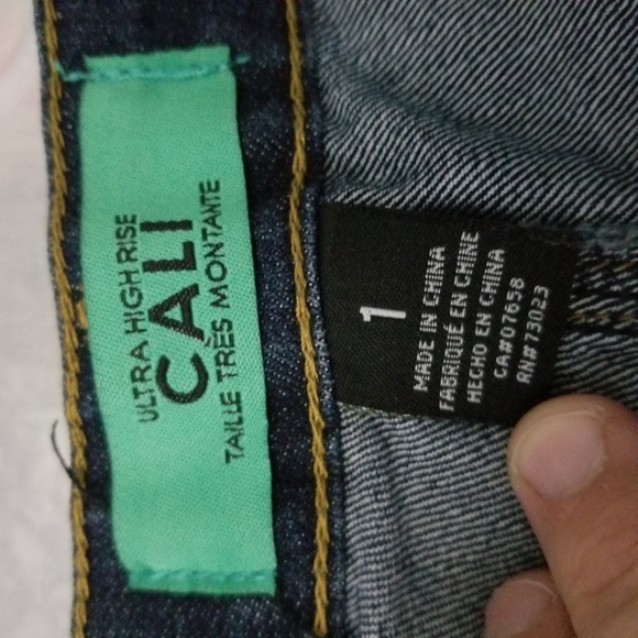 CALI | Ultra High Rise raw hem distressed shorts - Picture 3 of 4